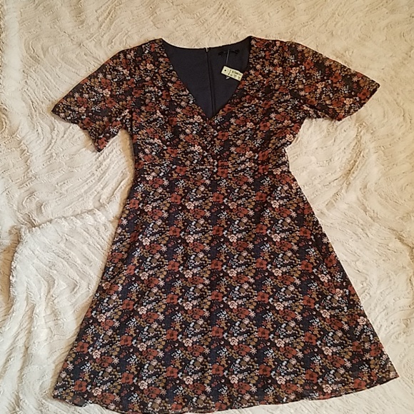 Madewell Dresses & Skirts - NWT Madewell Orchad Flutter Sleeve V neck dress